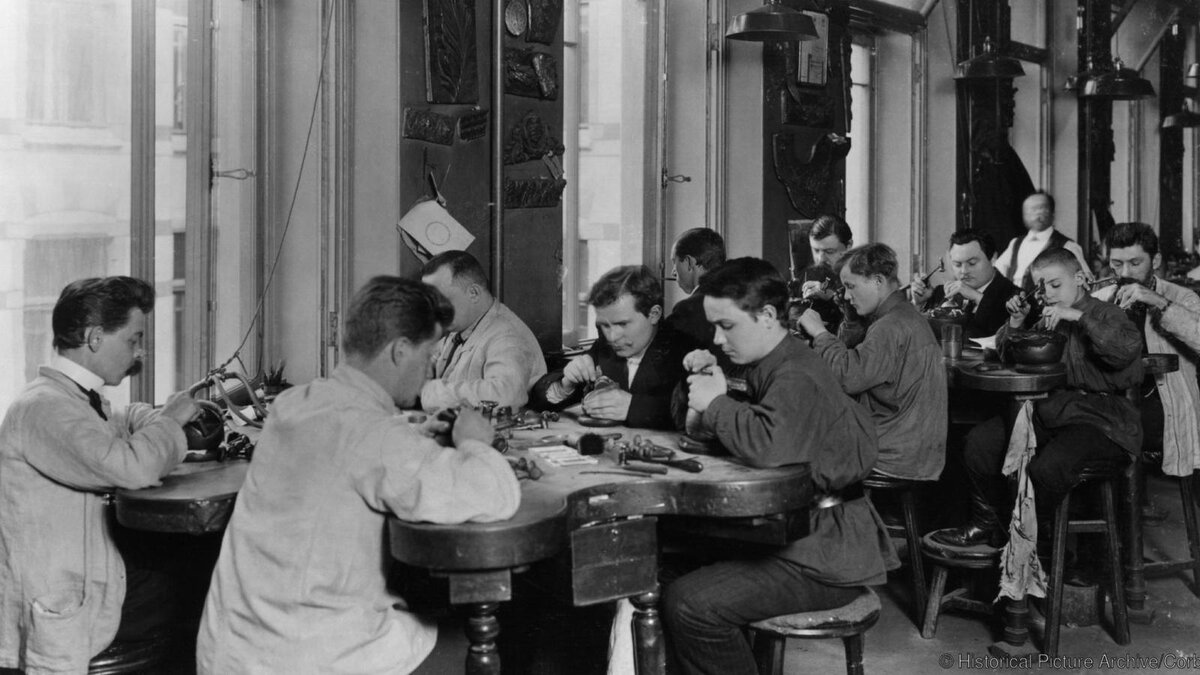 Мастерская санкт-петербургского отделения фирмы К. Фаберже. Конец XIX века.