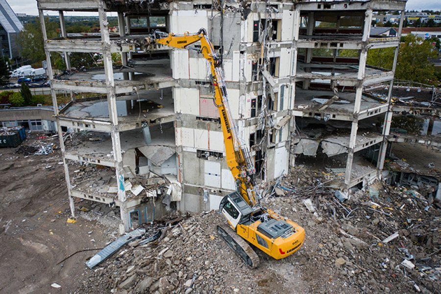 Liebherr пополнил линейку экскаваторов для сноса новой моделью R 940 Demolition