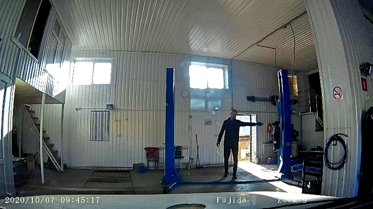 здесь советуют не пользоваться ручником