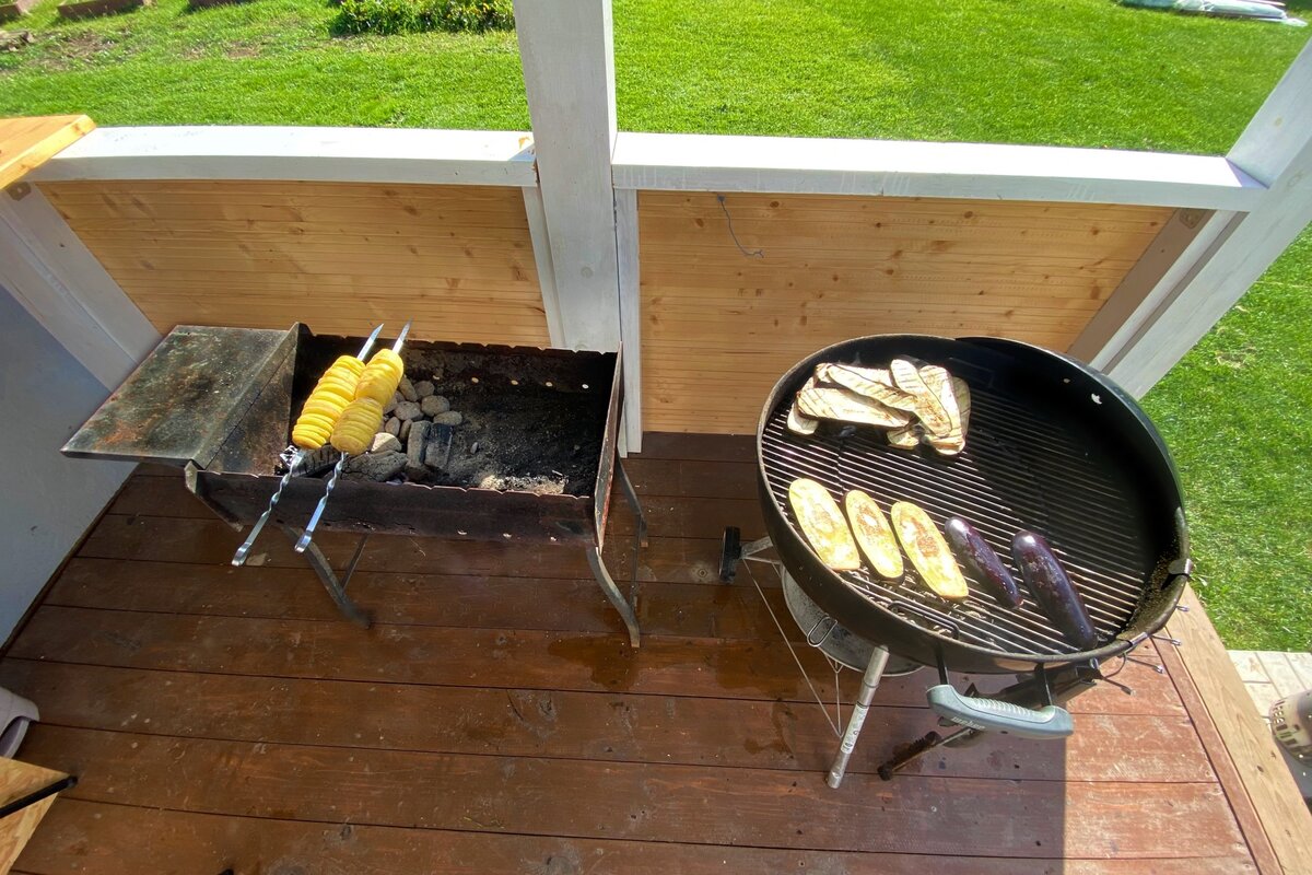 Для написания статьи специально достал мангал. Не пользовался им уже почти три года.