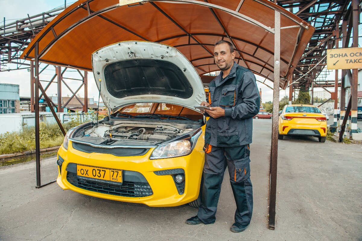 Пётр Аксенов водитель такси