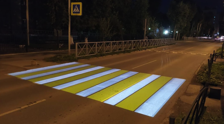 По мнению ГИБДД , данная раскраска пешеходного перехода, способствует сокращению наездов на пешеходов в ночное время.
