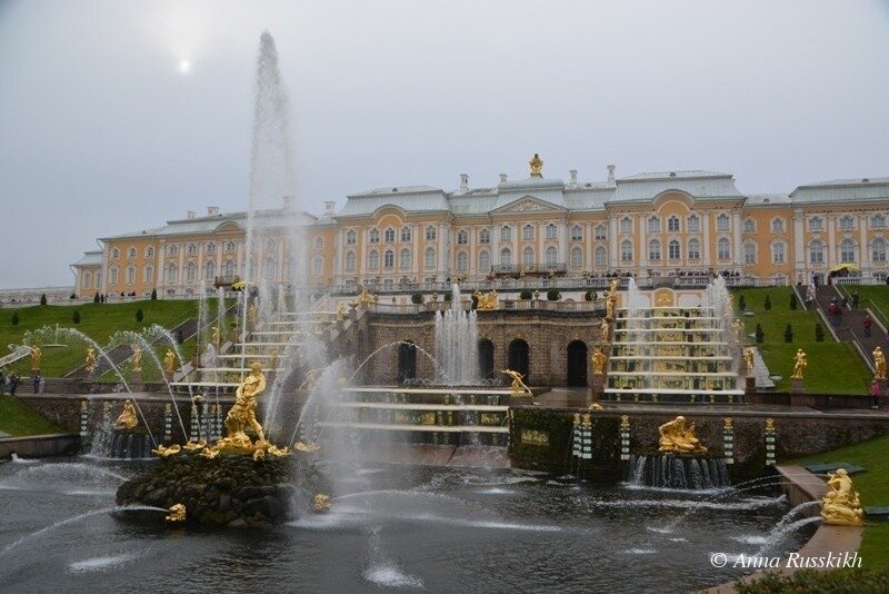 Петергофский дворец в Санкт Петербурге