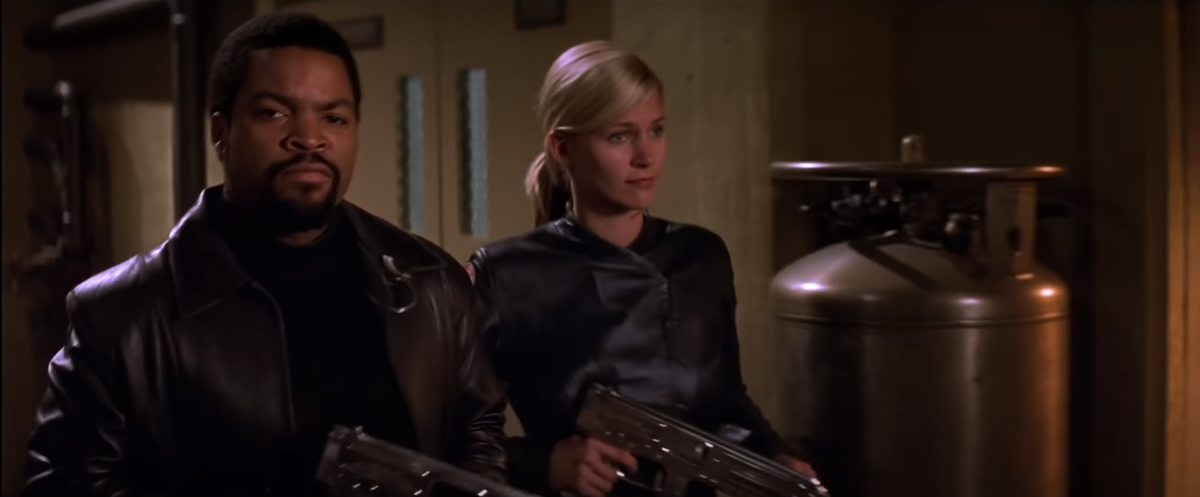 кадр из фильма "Призраки Марса"