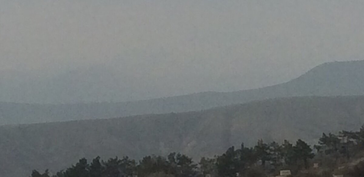 Холмы за Кара-Дагом практически не видны