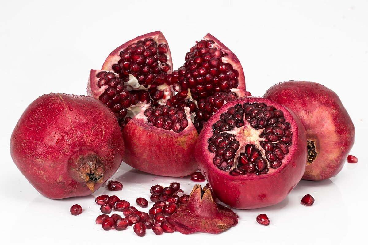 https://pixabay.com/photos/pomegranate-fruit-seeds-food-fresh-3259161/