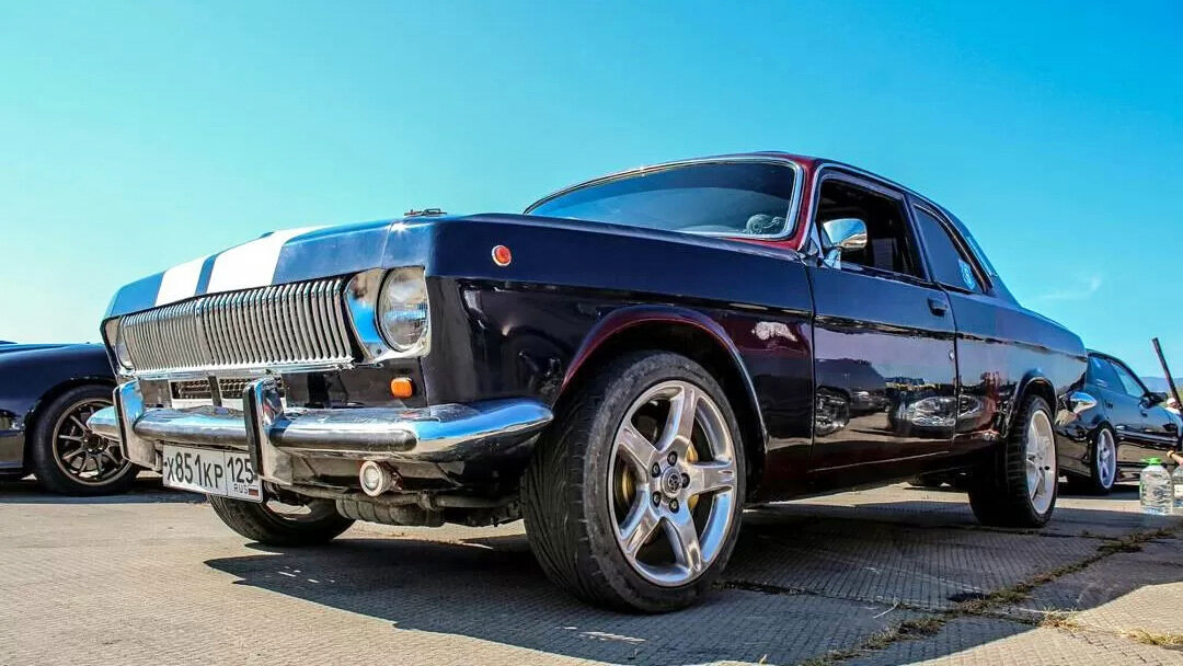 Чтобы добиться схожести с Мустанг пришлось переделать весь кузов спереди