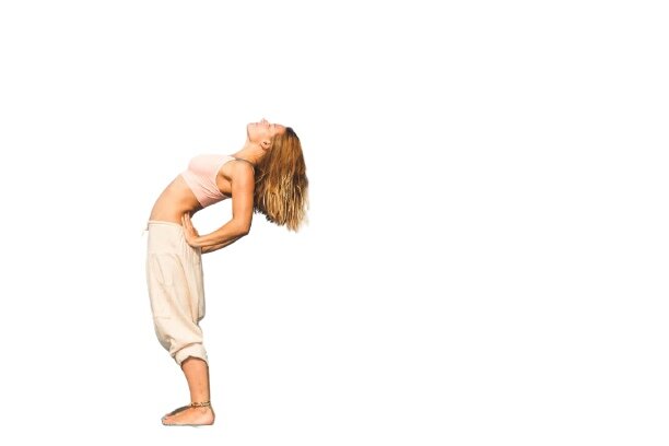 Прогиб назад в пояснице.