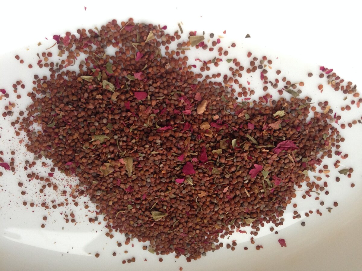 Для приготовления маски берём 1-2 столовые ложки сухой смеси, помещаем в любую удобную для вас тару