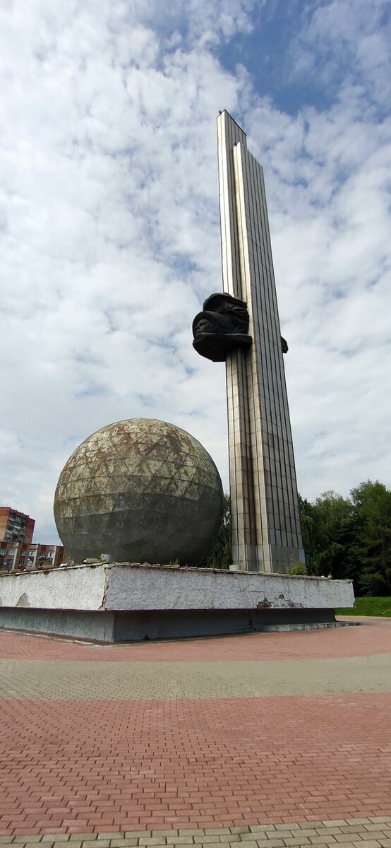 Состояние памятника в честь 600-летия Калуги. Здесь и далее фото из личного архива.