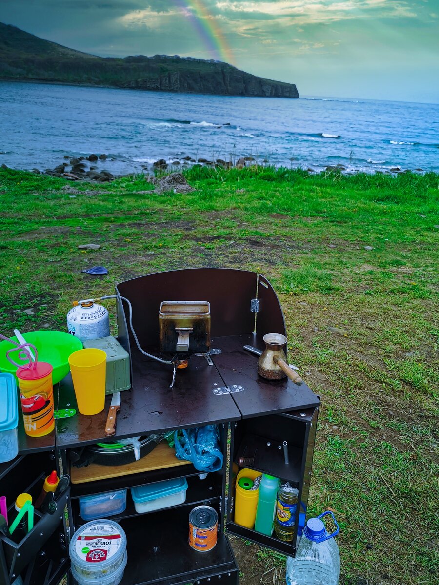 Наша дорожная кухня, непромокаемая и складывается в небольшой куб. Как вам? стоила примерно 10 000 р.