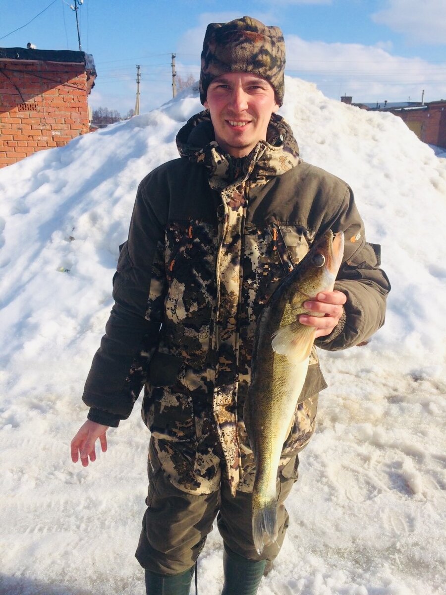 Поймал весной, закрыл сезон - на раттлин в коряжнике, 5-6м глубина.