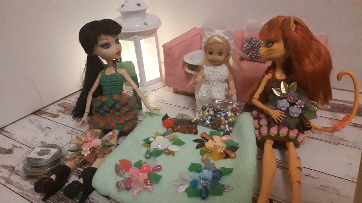 Делаем брошки для подарков подругам. Только авторские фото. 