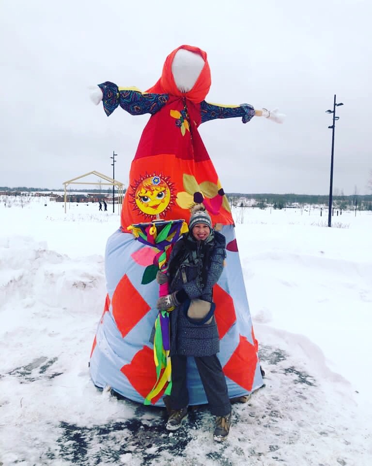 Фото из личного архива автора принадлежит автору. На фото автор и масленица.