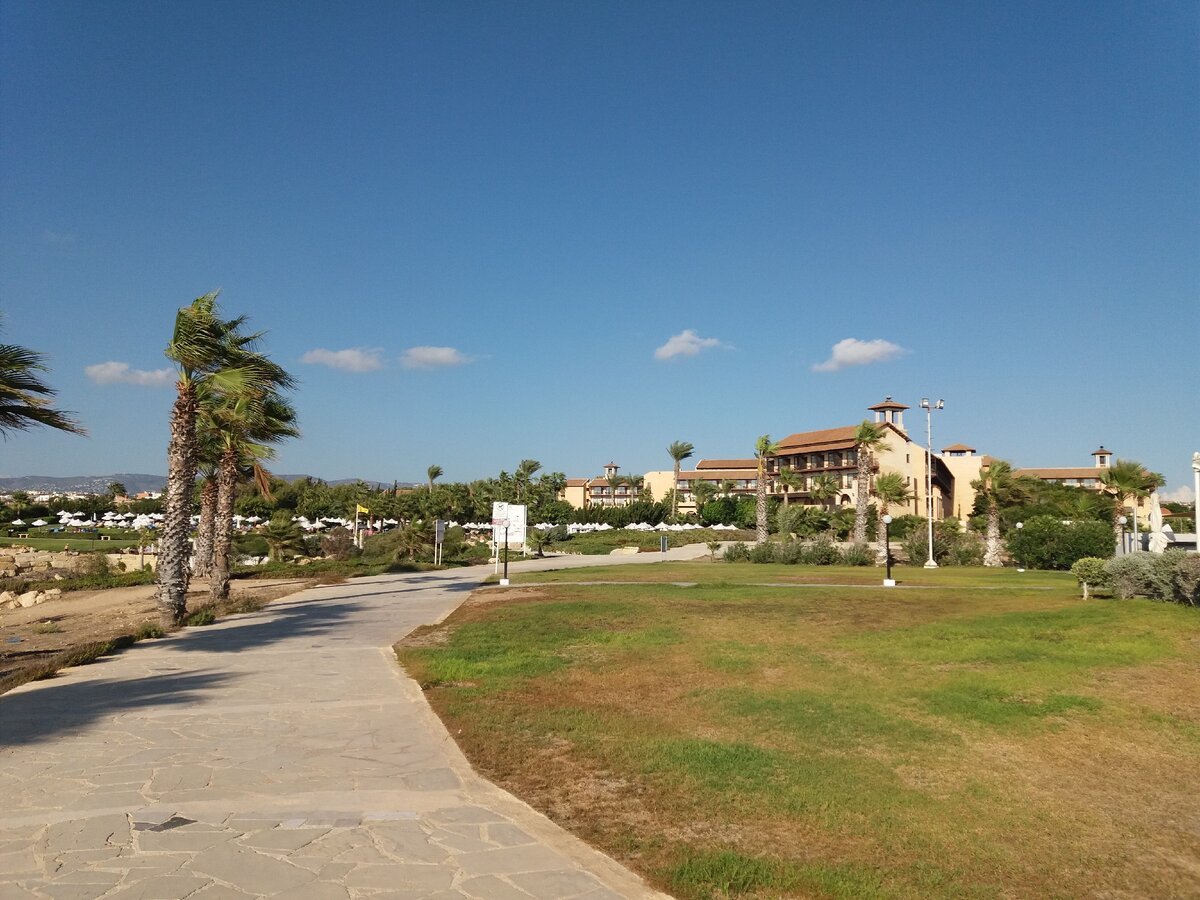 Кусочек променада от комплекса отелей Кефалос до отеля Элизиум