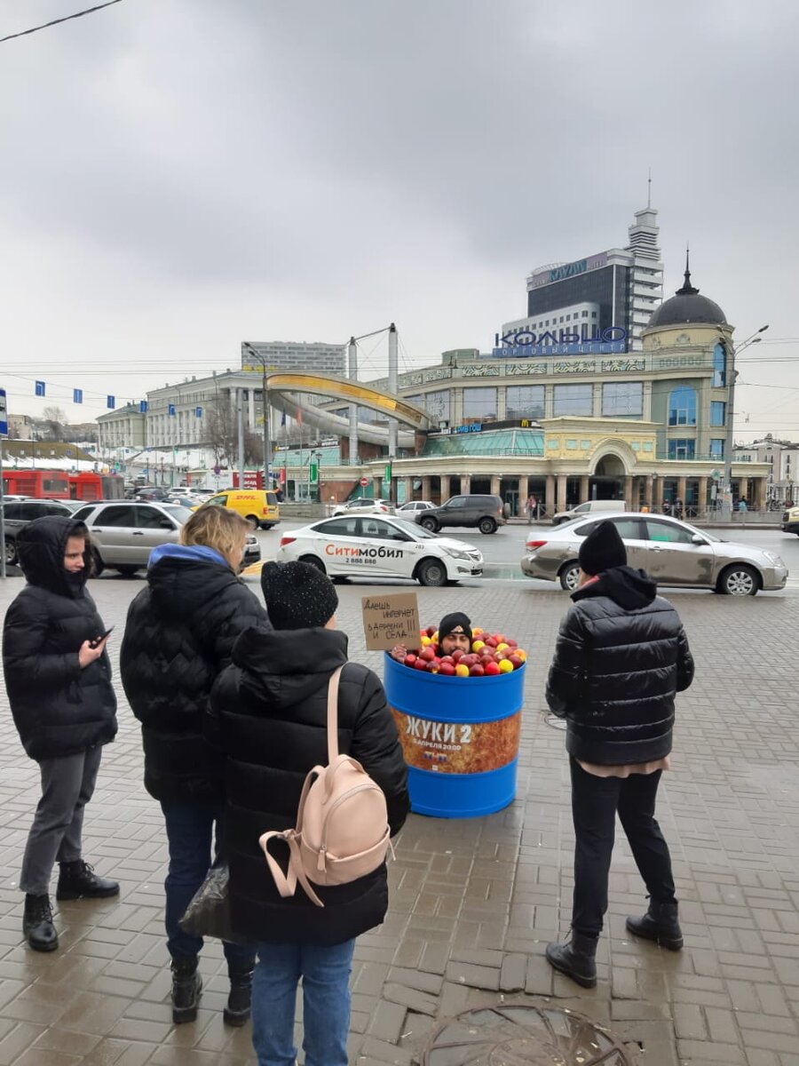 Даешь интернет в деревни и села»: сегодня в центре Казани прошёл необычный  одиночный пикет! | ТНТ Казань | Дзен