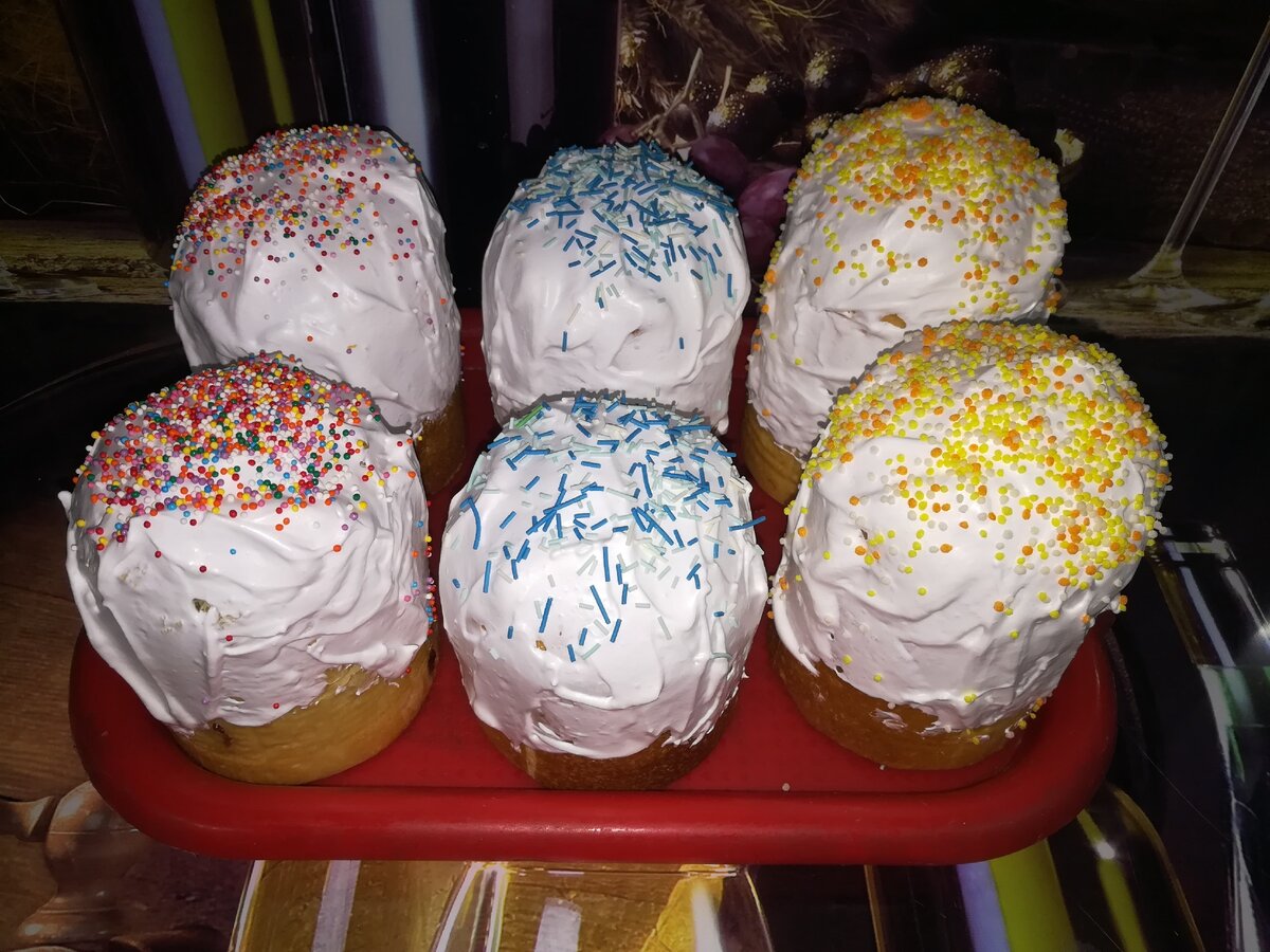 6 куличей среднего  размера из порции теста