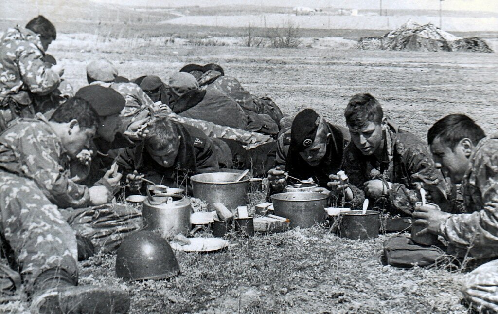 Морпехи кушают...