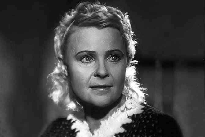 Вера Шершнёва в фильме "Два бойца", 1943 год 