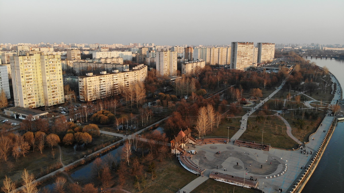 5. Гольяново Открывает пятерку худших районов Москвы Гольяново, зажатое между МКАД и Щелковским шоссе. Несмотря на наличие своей станции метро, район испытывает серьезные транспортные проблемы.-2