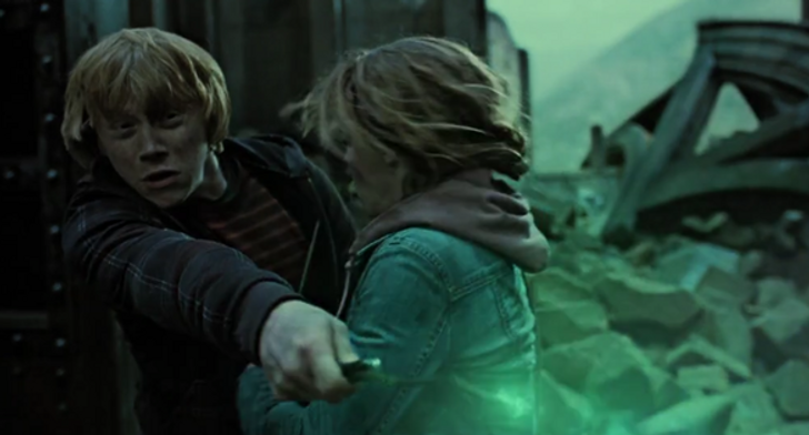 Момент из фильма Гарри Поттер и Дары Смерти 2