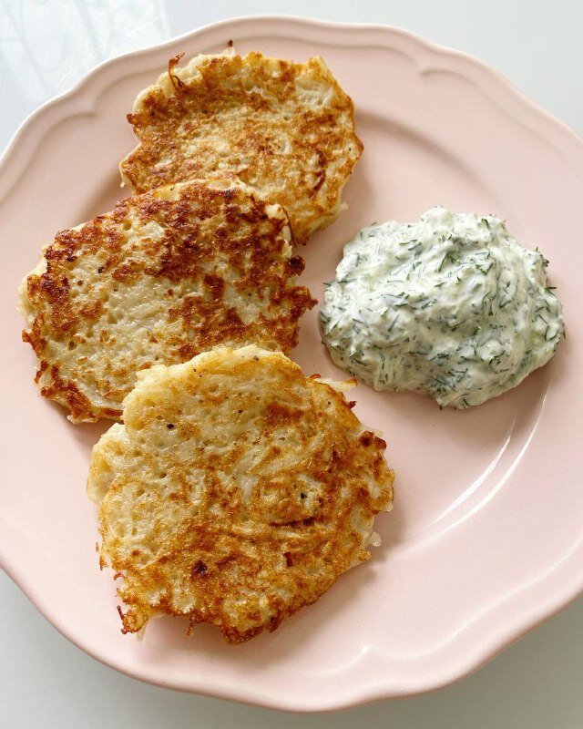 Драники с соусом дзадзики