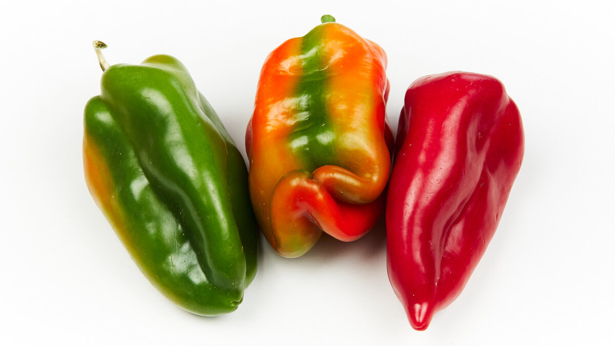 Перцы я стараюсь подбирать по цвету, чтобы заготовки всегда выглядели ярко и пёстро!