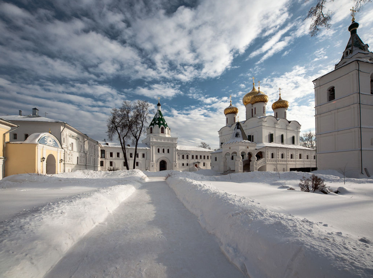 Ярославль кострома. Кострома монастырь зима. Кострома зима. Колыбель царской династии. Троицкая улица Москва достопримечательности зимой.