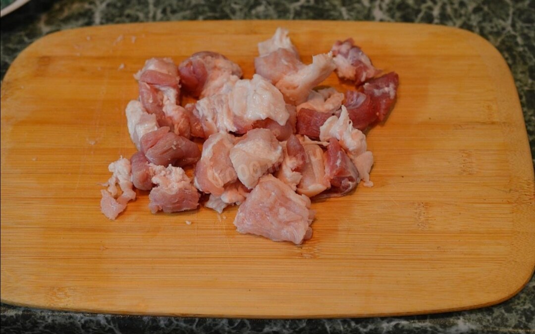 Образец, как порезать свинину. 