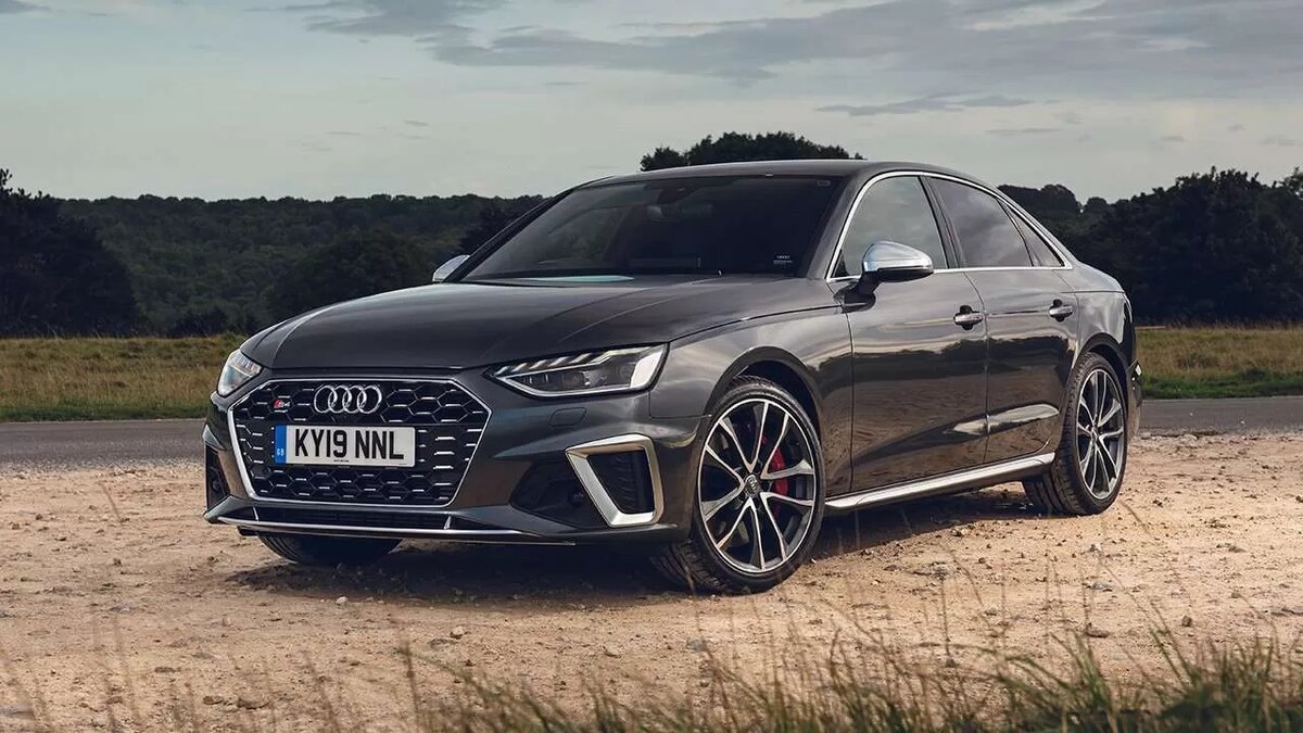 
S4 был впервые выпущен в 1991 году и должен был стать вторым седаном Audi в спортивном стиле. Автомобиль вышел на сложный рынок, на котором уже представлены популярные модели, такие как BMW 3 серии и Mercedes C-Class. S4 сам по себе был респектабельным автомобилем, но это был особенно интересный выбор из-за того, что его намного легче модифицировать по сравнению с 3-й серией или C-классом. Это дает владельцам максимальную гибкость, когда дело доходит до производительности, и делает его отличным кандидатом для использования руководства по ремонту Audi S4.