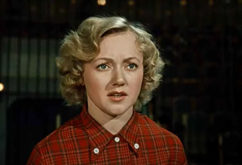 Кадр из фильма "Укротительница тигров". Людмила Касаткина в роли Лены Воронцовой