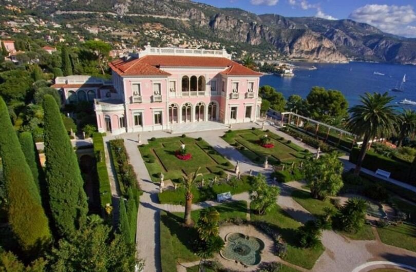 Фотография взята сhttps://superdom.ua/news/461-v-evrope-prodayut-samyj-dorogoj-dom-v-mire