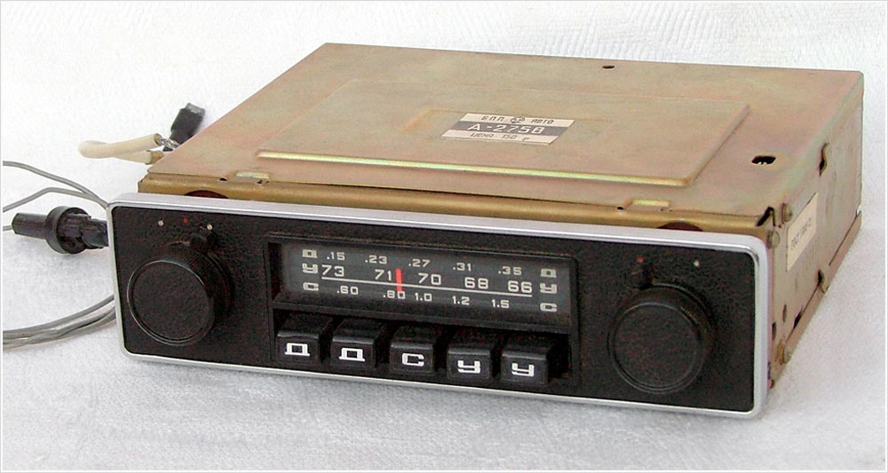 Штатный радиоприемник ваз 2101. Приемник в автомобиле. Радиоприемник в авто в ретро стиле. Volvo радиоприемник. Приемник а275.