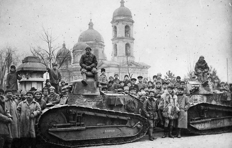 Французские танки в Одессе. Фото из открытых источников