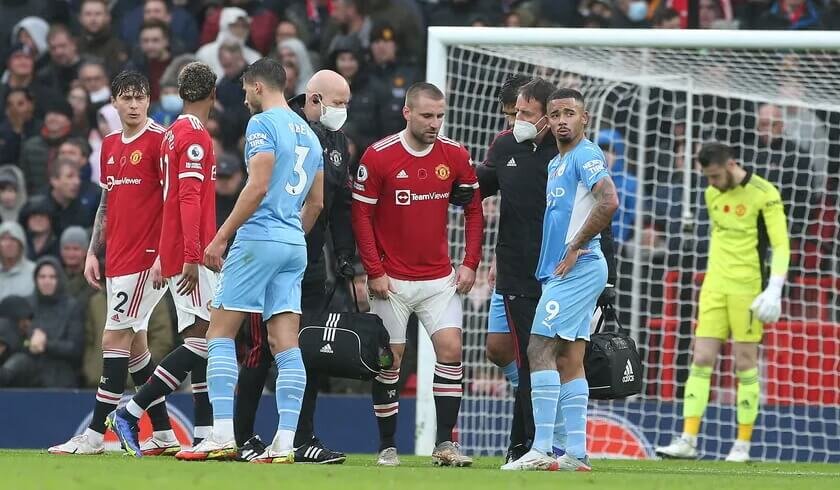 Люк Шоу получил травму головы в манчестерском дерби