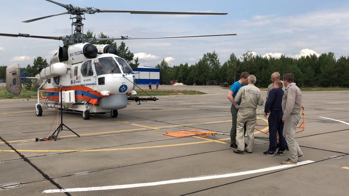 Штатив с измерительными датчиками (слева) в сравнении со штатным приспособлением