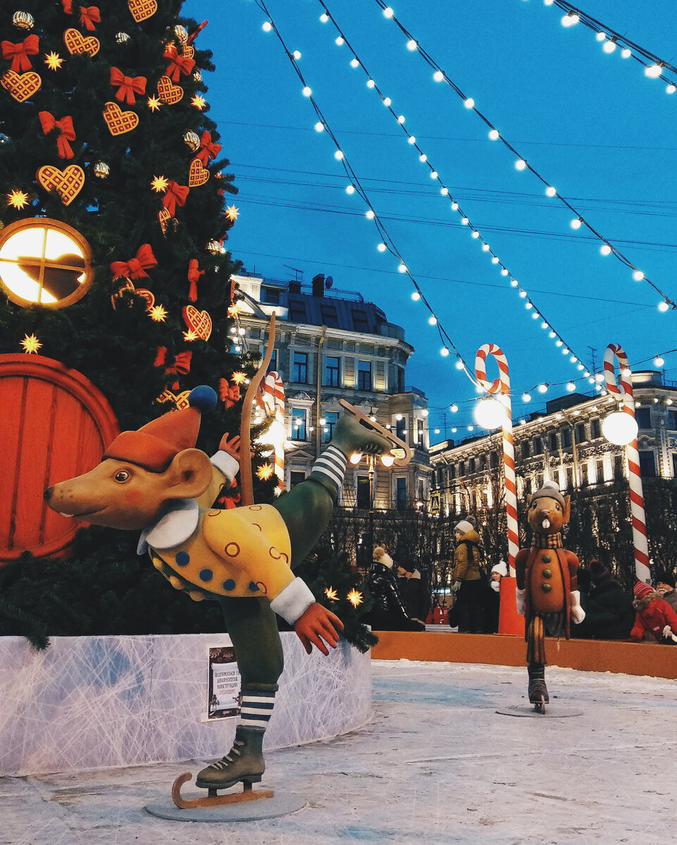 Новогодние декорации в Петербурге