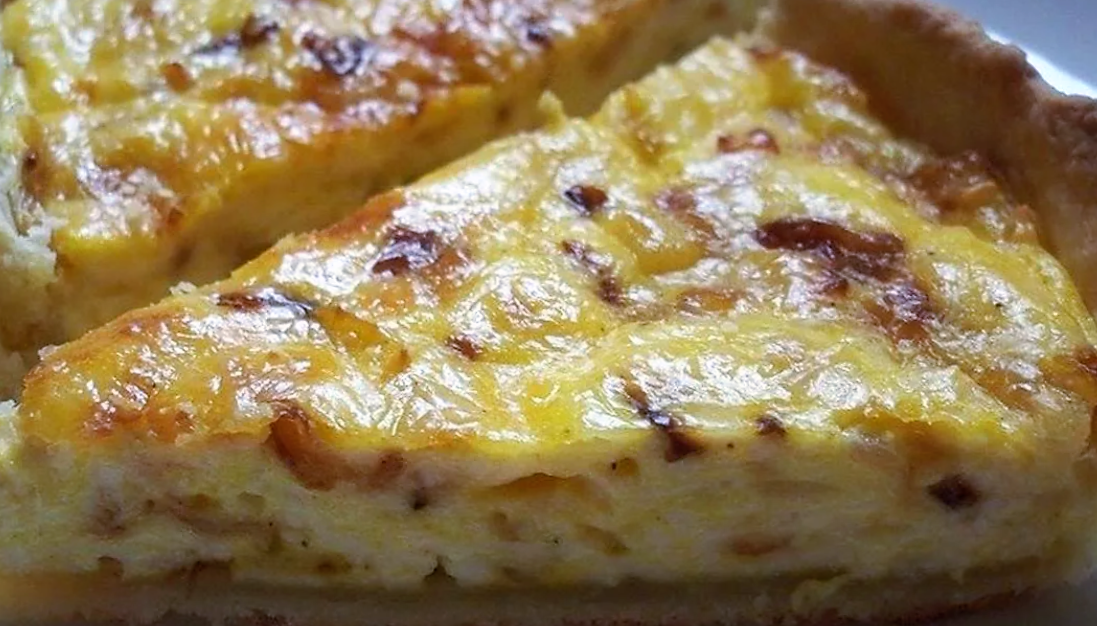 Сырный пирог. Быстрый пирог с сыром. Сырный пирог с томатами. Творожно сырный пирог.
