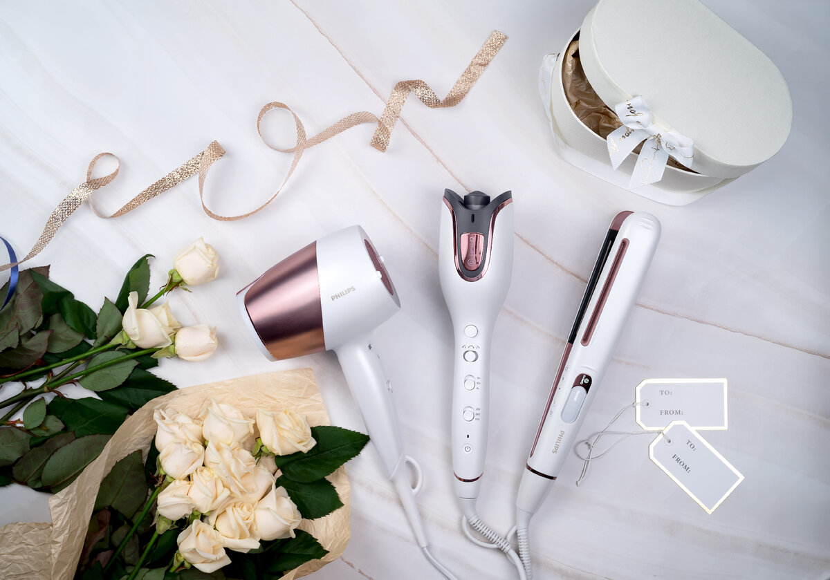 Технология SenseIQ сканирует волосы в процессе сушки и укладки и настраивает температуру индивидуально, защищая волосы от перегрева.