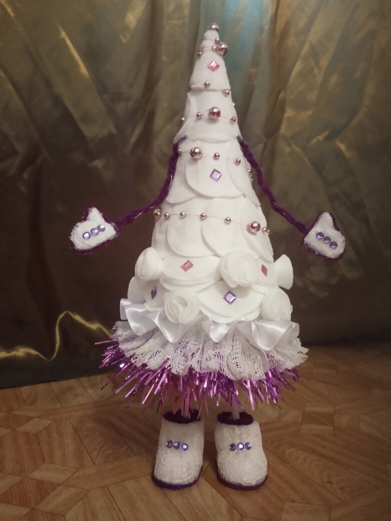 А это, та самая первая Топотушку которую мы с сыном делали в школу на конкурс "Арт - ель".