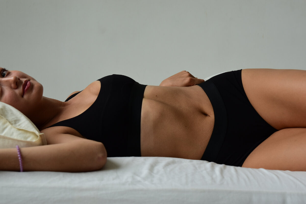 На фото анатомический топ SPORT Bra 2500 руб. и трусы SHORTS 1300 руб. из  бамбука