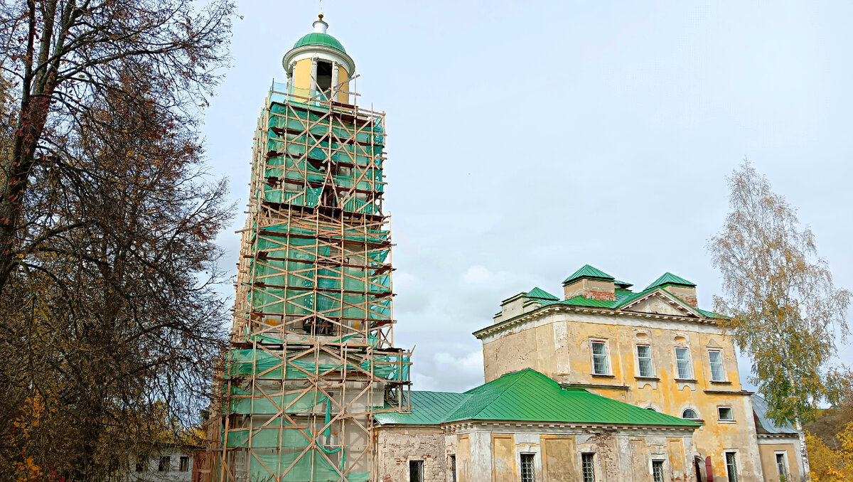 Преображенская (Никольская) церковь в Старице
