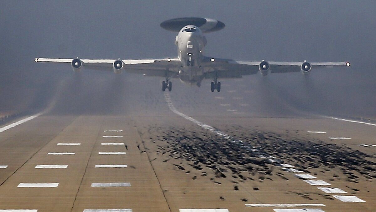    Самолет Boeing E-3 Sentry AWACS© AP Photo / Frank Augstein