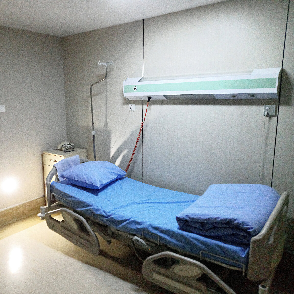 Галерея из четырех фотографий автора. Палата для радиационного лечения.