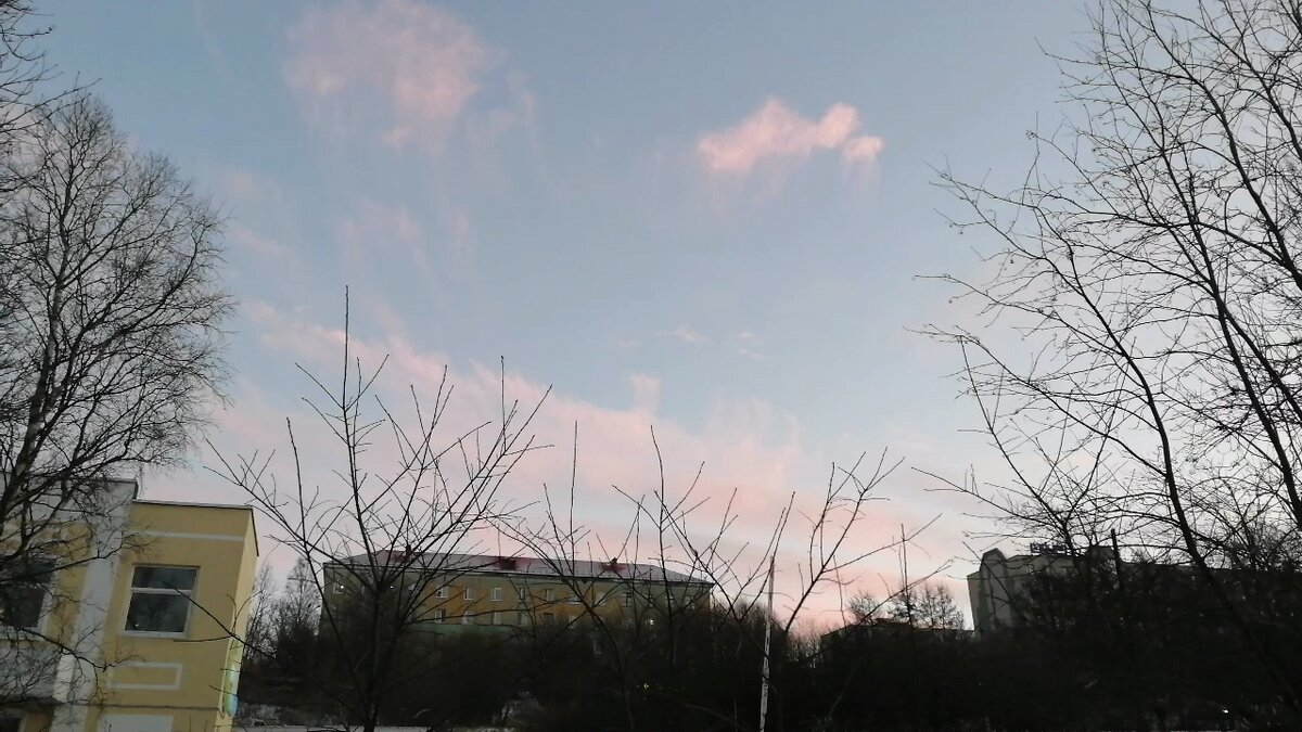 небо в 13 часов дня