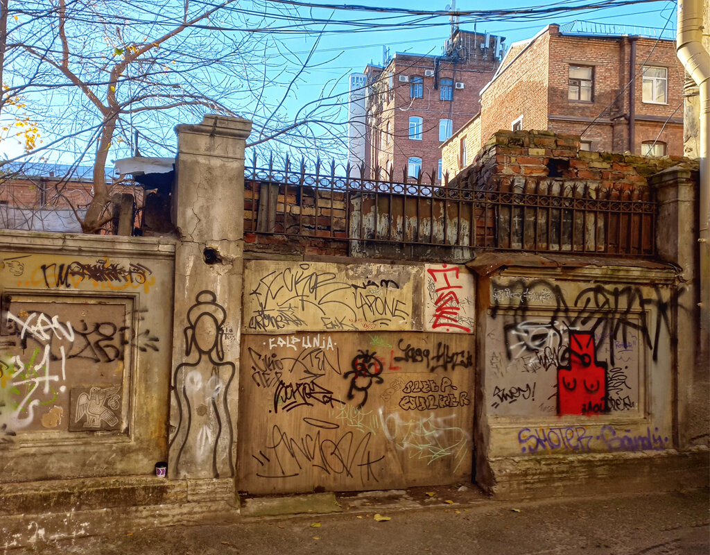 Двор-колодец на Каменноостровском проспекте. Петроградка