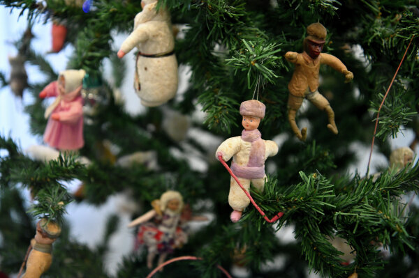 Елочные игрушки из коллекции Музея новогодней и рождественской игрушки в Великом Устюге. В коллекции музея множество уникальных игрушек © Алексей Филиппов, РИА Новости