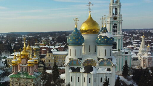 Троице-Сергиева лавра. Место силы православных. Успенский собор-вид сверху