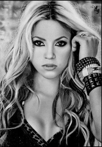 Шакира, родилась 02.02.1977. Колумбийская певица, автор песен, танцовщица, музыкальный продюсер, хореограф и модель.