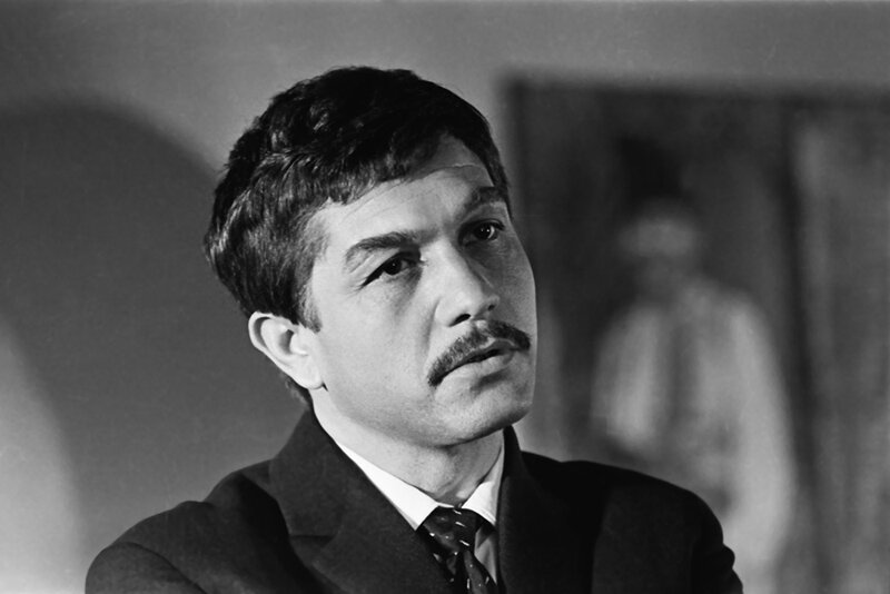 Михай Волонтир в 1968 году дебютировал в молдавском кино. 10 лет уже играл в театре